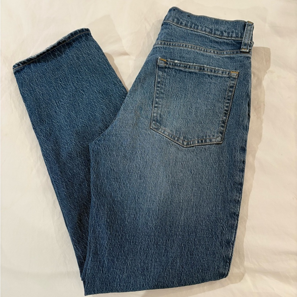 Cute boyfriend jeans. Great color, sturdy